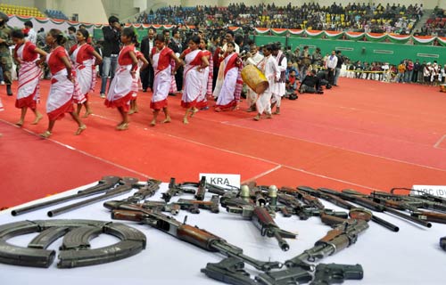 पूर्वोत्तर में 1855 उग्रवादियों का आत्‍मसमर्पण