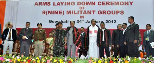 पूर्वोत्तर में 1855 उग्रवादियों का आत्‍मसमर्पण