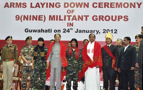 पूर्वोत्तर में 1855 उग्रवादियों का आत्‍मसमर्पण