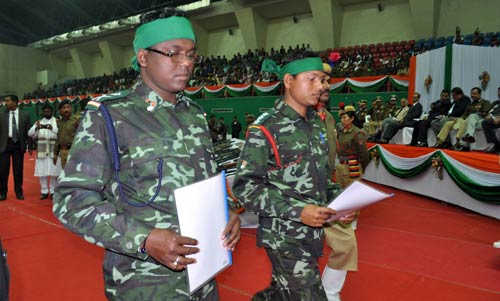 पूर्वोत्तर में 1855 उग्रवादियों का आत्‍मसमर्पण