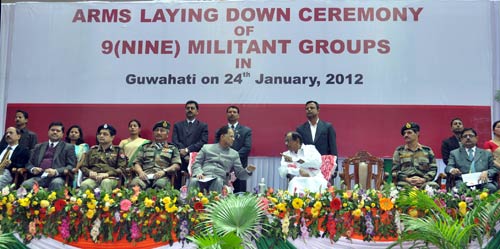 पूर्वोत्तर में 1855 उग्रवादियों का आत्‍मसमर्पण