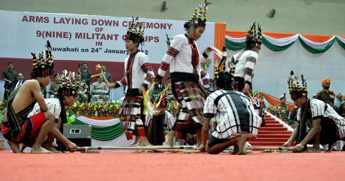 पूर्वोत्तर में 1855 उग्रवादियों का आत्‍मसमर्पण