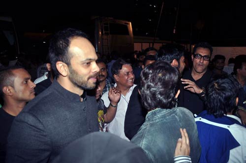 मुंबई पुलिस को बॉलीवुड का सलाम |  सितारों की मस्‍ती