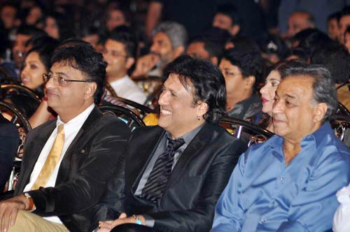 मुंबई पुलिस को बॉलीवुड का सलाम |  सितारों की मस्‍ती