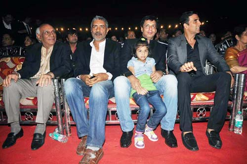 मुंबई पुलिस को बॉलीवुड का सलाम |  सितारों की मस्‍ती