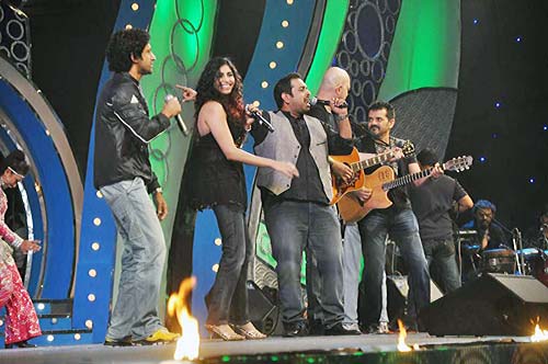 मुंबई पुलिस को बॉलीवुड का सलाम |  सितारों की मस्‍ती