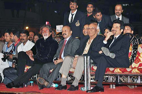 मुंबई पुलिस को बॉलीवुड का सलाम |  सितारों की मस्‍ती