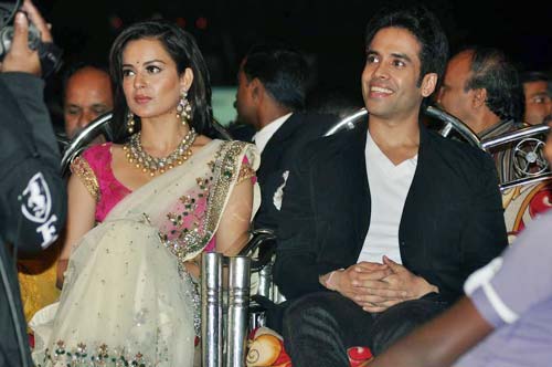 मुंबई पुलिस को बॉलीवुड का सलाम |  सितारों की मस्‍ती