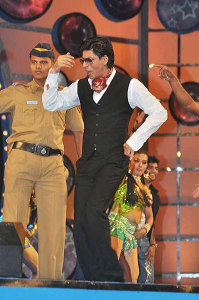 मुंबई पुलिस को बॉलीवुड का सलाम |  सितारों की मस्‍ती
