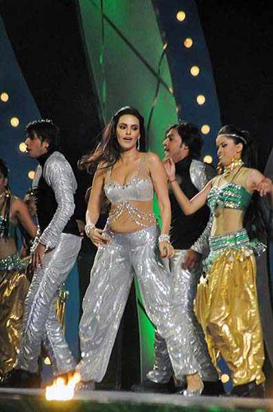 मुंबई पुलिस को बॉलीवुड का सलाम |  सितारों की मस्‍ती