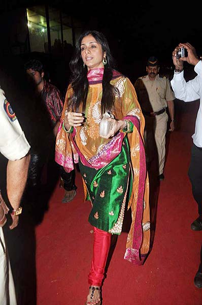 मुंबई पुलिस को बॉलीवुड का सलाम |  सितारों की मस्‍ती