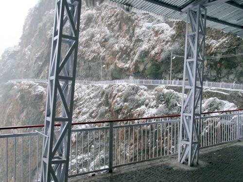 बर्फबारी के बीच 'जय माता दी' की गूंज | विशेष कवरेज