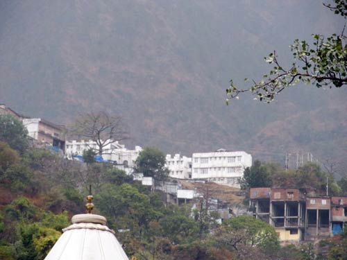 बर्फबारी के बीच 'जय माता दी' की गूंज | विशेष कवरेज