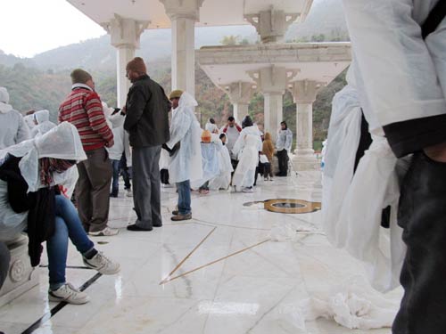 बर्फबारी के बीच 'जय माता दी' की गूंज | विशेष कवरेज