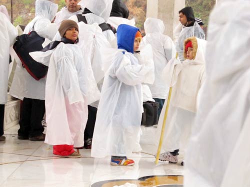 बर्फबारी के बीच 'जय माता दी' की गूंज | विशेष कवरेज