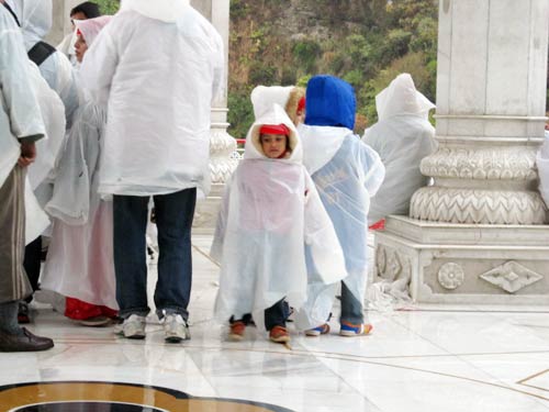 बर्फबारी के बीच 'जय माता दी' की गूंज | विशेष कवरेज