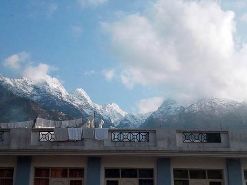 बर्फबारी के बीच 'जय माता दी' की गूंज | विशेष कवरेज