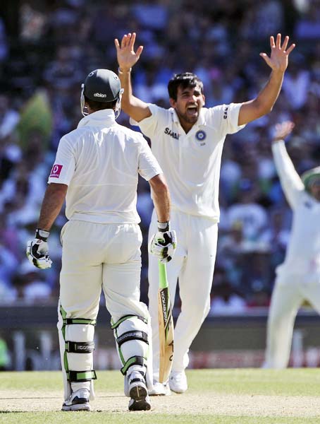 सिडनी टेस्टः भारतीय बल्लेबाजों का आत्मसमर्पण