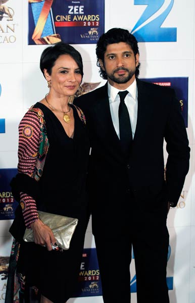 जी सीने अवार्ड समारोह में सितारों की धूम |  सितारों की मस्‍ती