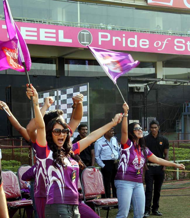 सेलिब्रेटी क्रिकेट लीग में सितारे | सबसे अमीर मॉडल