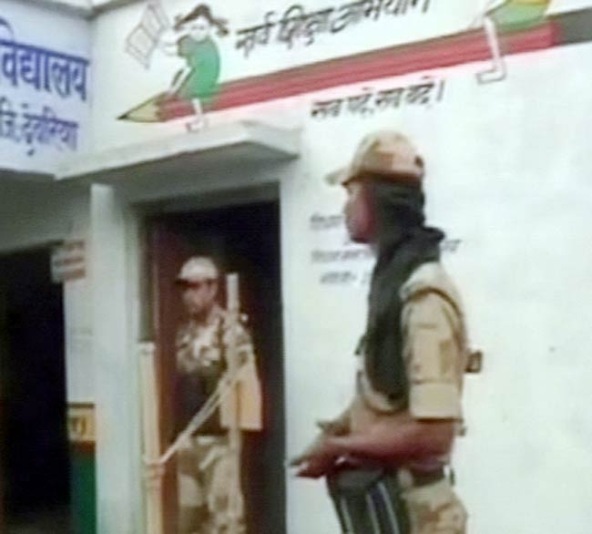 तस्‍वीरों में यूपी के चुनावी घमासान का दूसरा दौर...