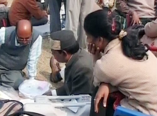 तस्‍वीरों में यूपी के चुनावी घमासान का दूसरा दौर...