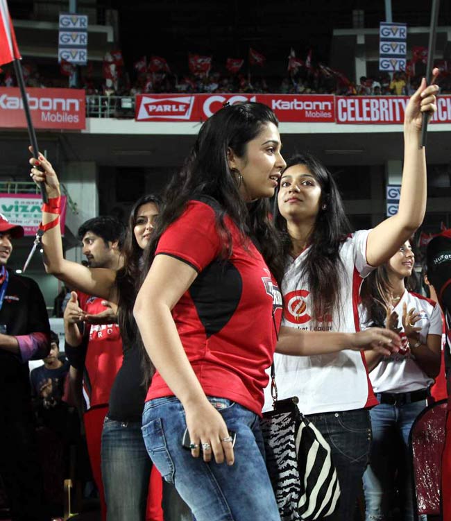 सेलिब्रेटी क्रिकेट लीग में सितारे | सबसे अमीर मॉडल