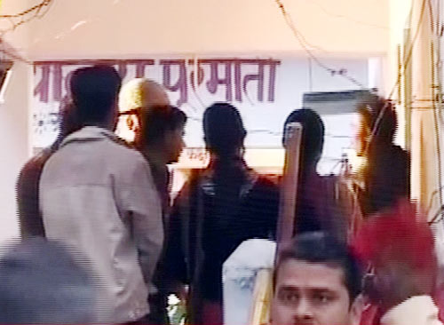 तस्‍वीरों में यूपी के चुनावी घमासान का दूसरा दौर...