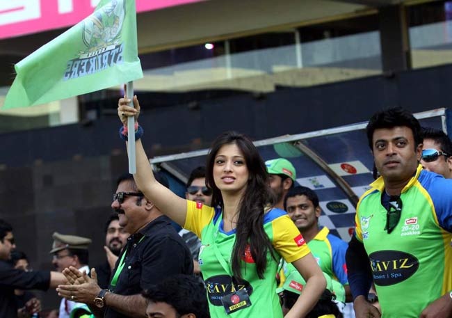 सेलिब्रेटी क्रिकेट लीग में सितारे | सबसे अमीर मॉडल