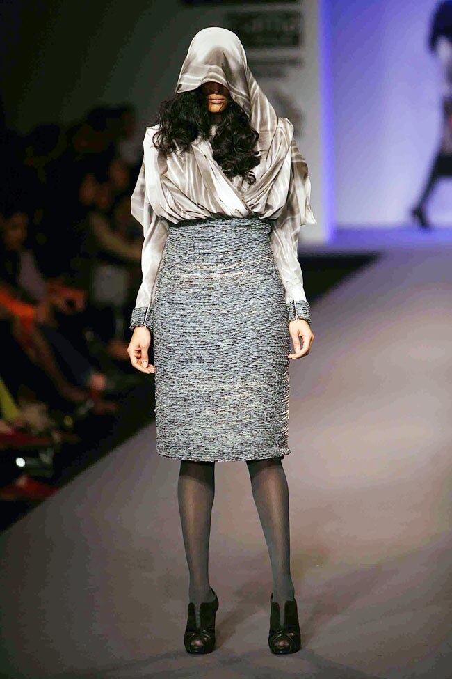 विल्‍स इंडिया फैशन वीक में मॉडलों का धमाल...| अन्‍य तस्‍वीरें