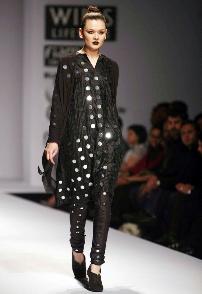 WIFW: मनीष मल्‍होत्रा ने दिल्‍ली में बिखेरा कश्‍मीर का जादू