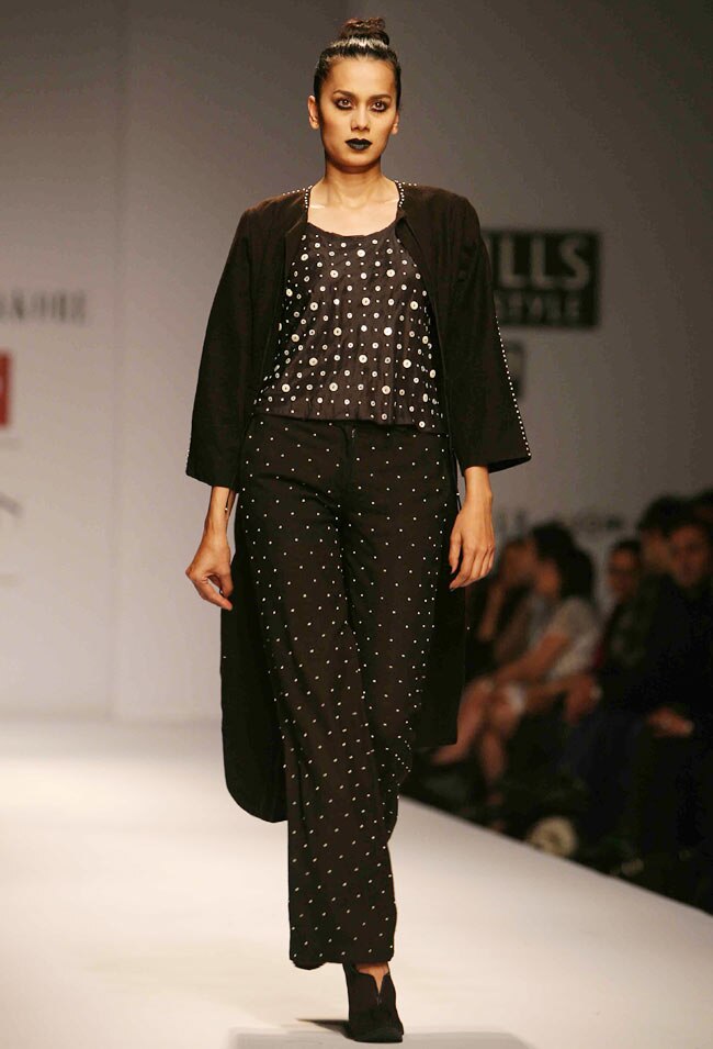 WIFW: मनीष मल्‍होत्रा ने दिल्‍ली में बिखेरा कश्‍मीर का जादू