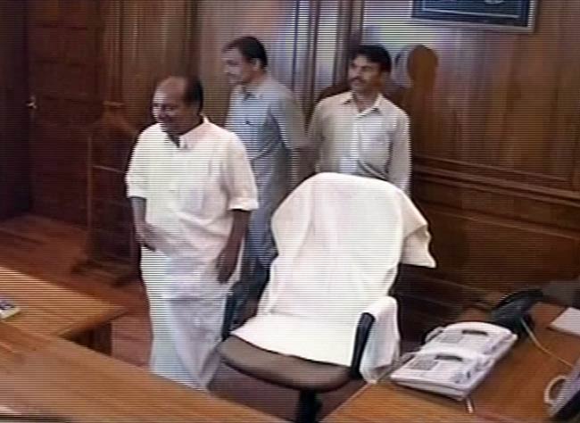 26 फरवरी 2012: तस्‍वीरों में देखें दिनभर की बड़ी खबरें | पढ़ें