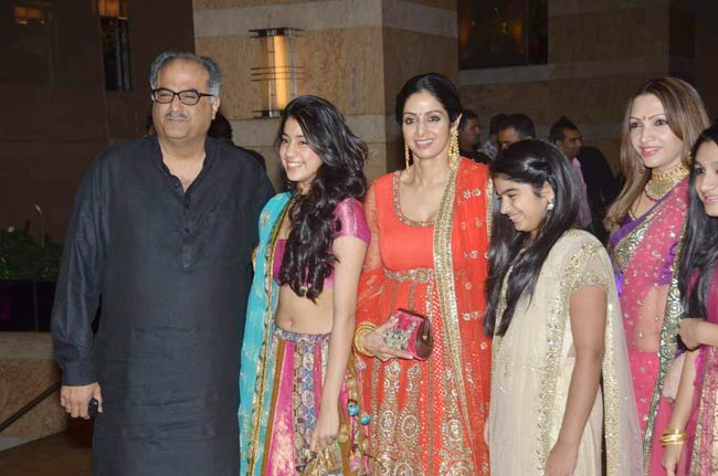 देशमुख परिवार में फिर मचा धमाल | संगीत समारोह की तस्‍वीरें