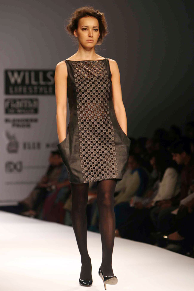 विल्‍स इंडिया फैशन वीक में मॉडलों का धमाल...| अन्‍य तस्‍वीरें