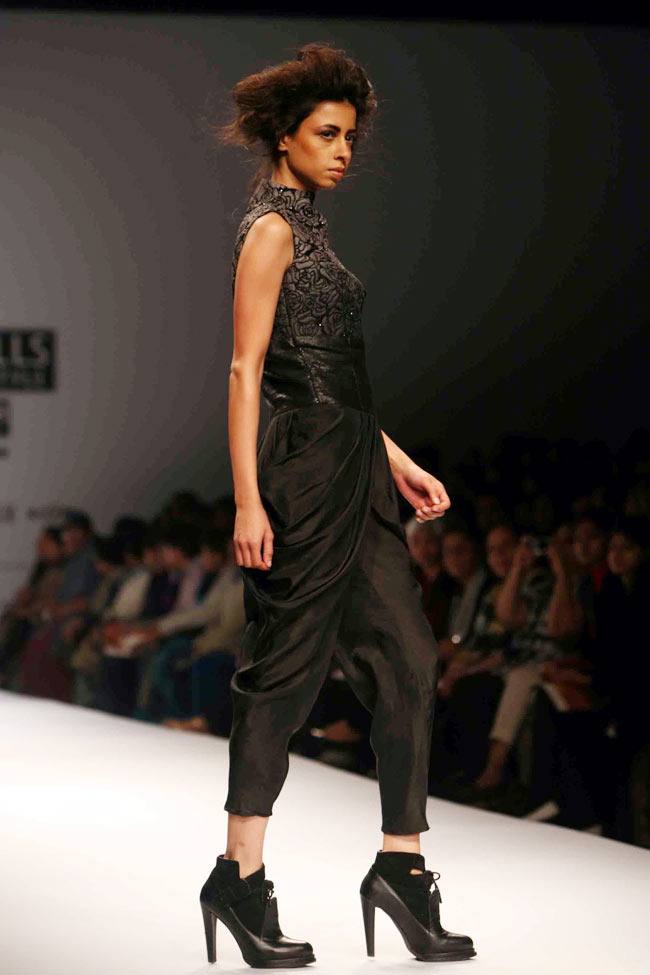 विल्‍स इंडिया फैशन वीक में मॉडलों का धमाल...| अन्‍य तस्‍वीरें