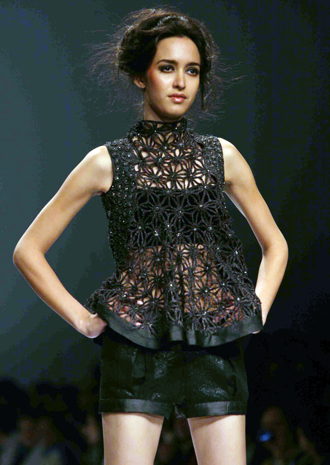 विल्‍स इंडिया फैशन वीक में मॉडलों का धमाल...| अन्‍य तस्‍वीरें