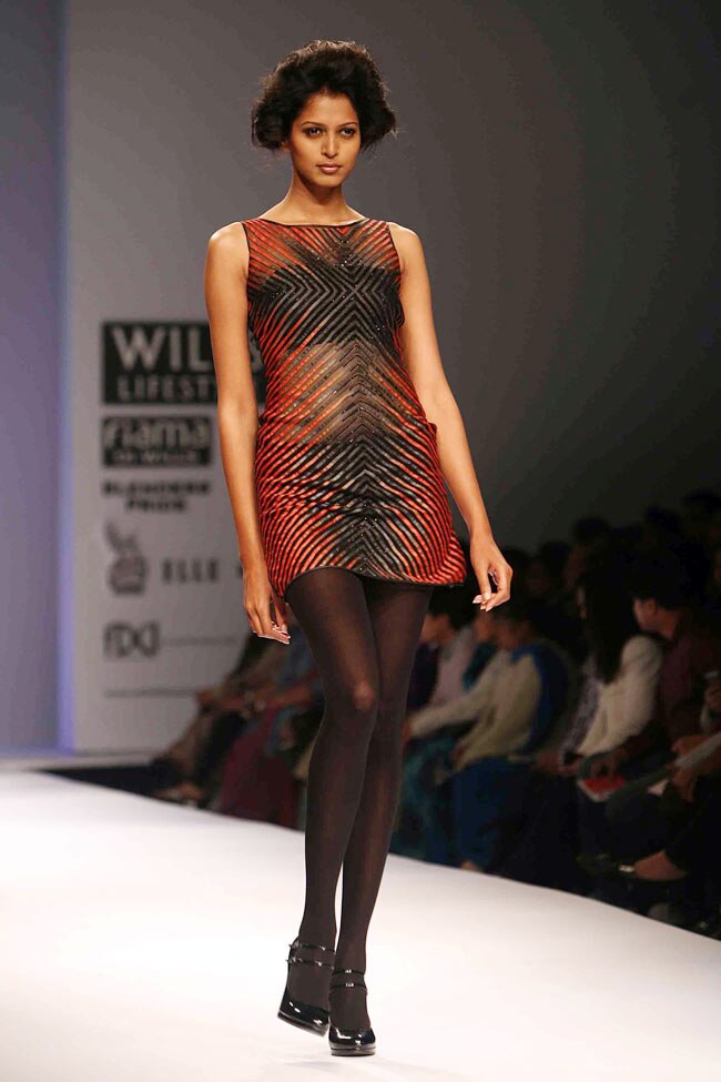 विल्‍स इंडिया फैशन वीक में मॉडलों का धमाल...| अन्‍य तस्‍वीरें