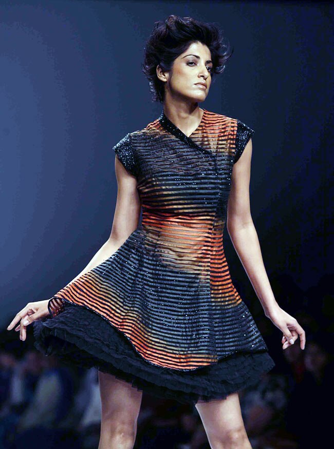 विल्‍स इंडिया फैशन वीक में मॉडलों का धमाल...| अन्‍य तस्‍वीरें