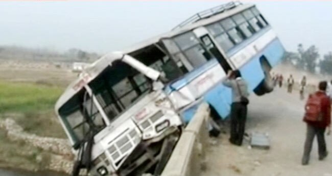 15 फरवरी 2012: तस्‍वीरों में देखें दिनभर की बड़ी खबरें | पढ़ें