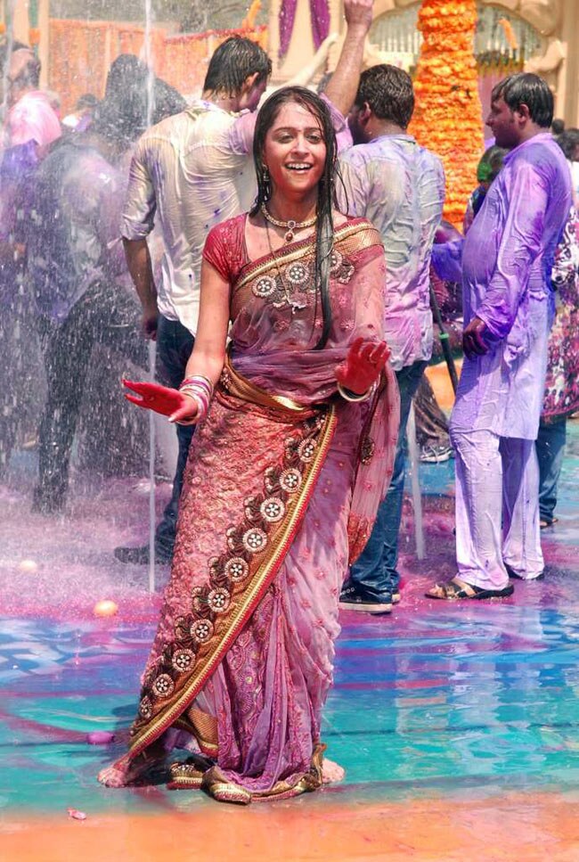 टीवीपुर के सितारों का होली धमाल । सितारों की मस्‍ती