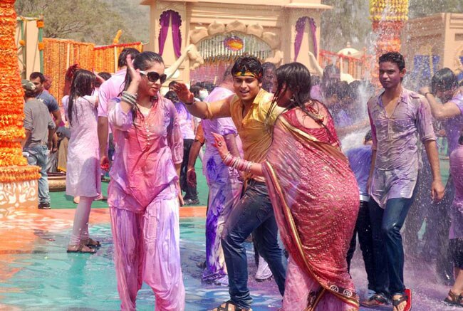 टीवीपुर के सितारों का होली धमाल । सितारों की मस्‍ती