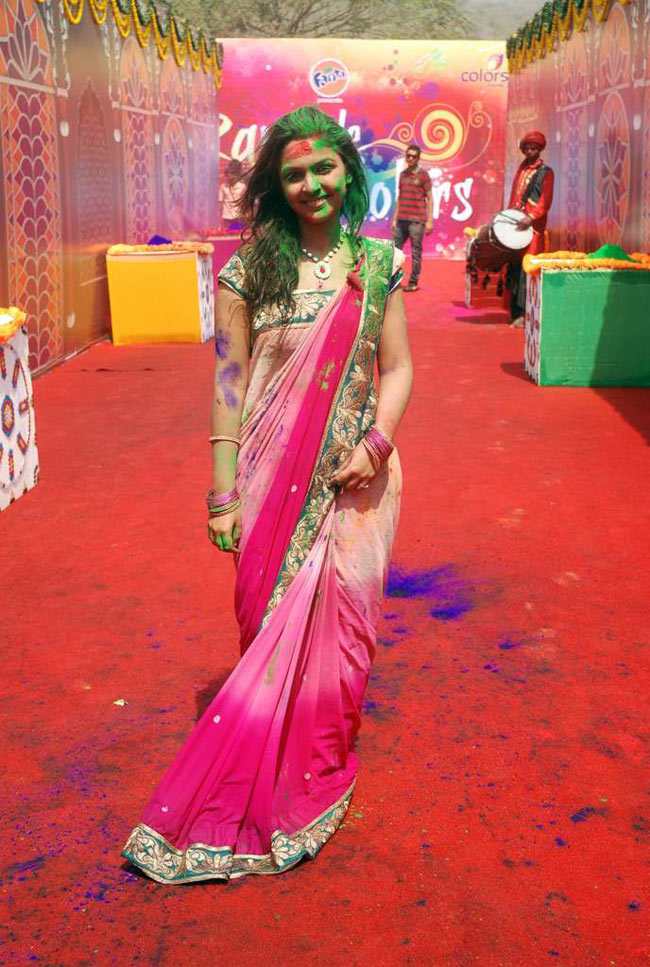 टीवीपुर के सितारों का होली धमाल । सितारों की मस्‍ती