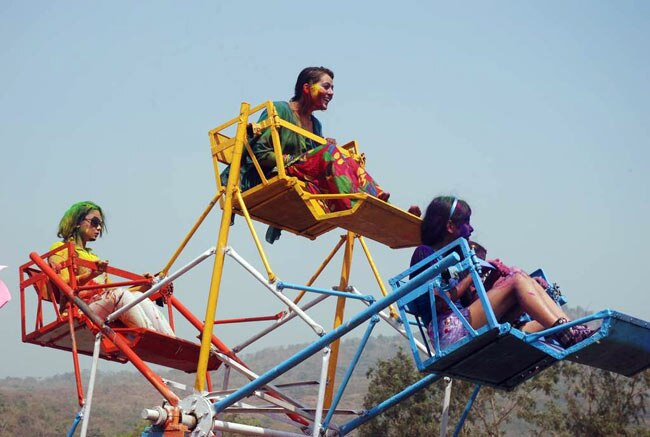 टीवीपुर के सितारों का होली धमाल । सितारों की मस्‍ती