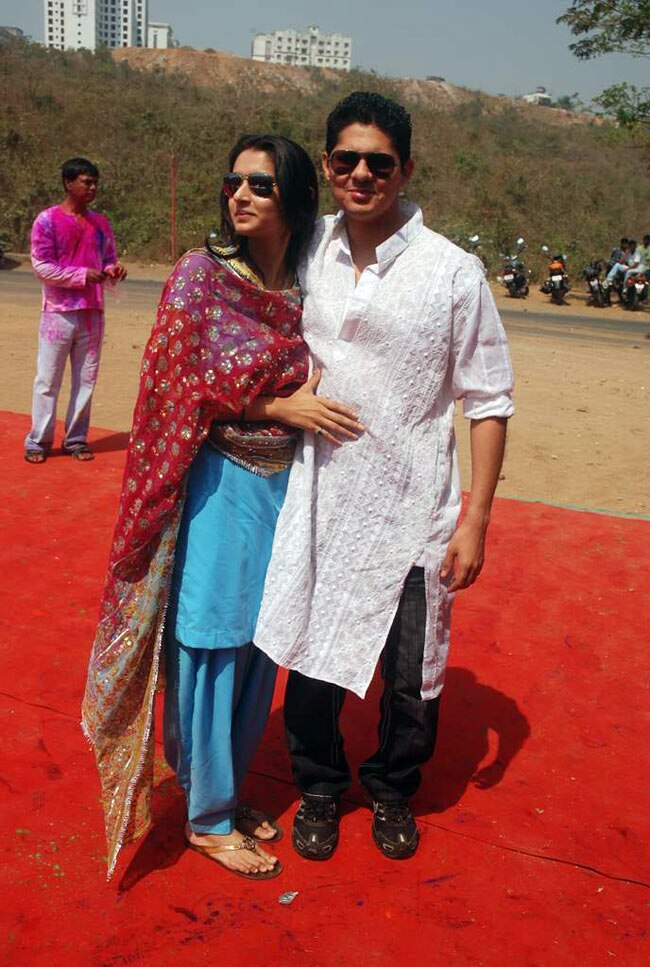 टीवीपुर के सितारों का होली धमाल । सितारों की मस्‍ती