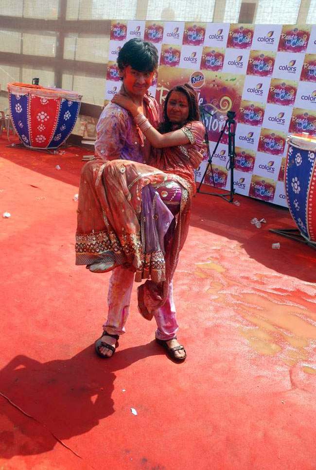 टीवीपुर के सितारों का होली धमाल । सितारों की मस्‍ती