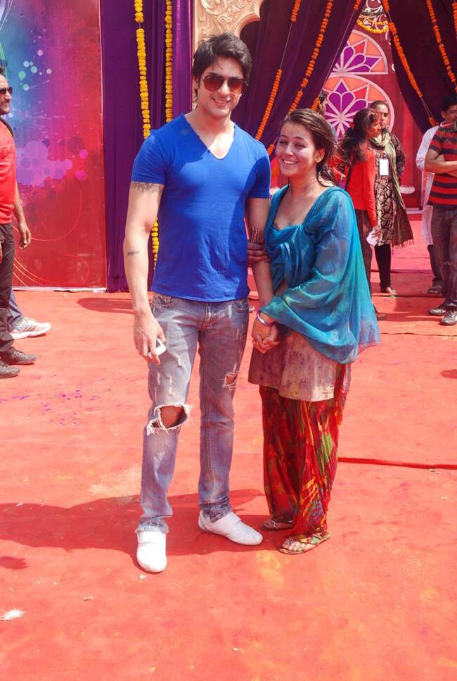 टीवीपुर के सितारों का होली धमाल । सितारों की मस्‍ती