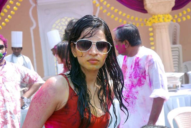 टीवीपुर के सितारों का होली धमाल । सितारों की मस्‍ती