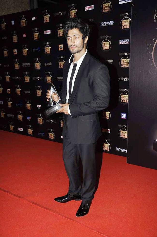 सितारों से सजी कॉस्मोपोलिटन अवॉर्ड्स की शाम | हसीनाएं