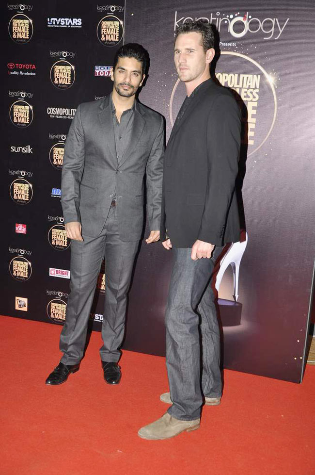 सितारों से सजी कॉस्मोपोलिटन अवॉर्ड्स की शाम | हसीनाएं